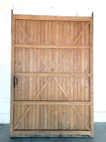 Puerta de madera corredera antigua