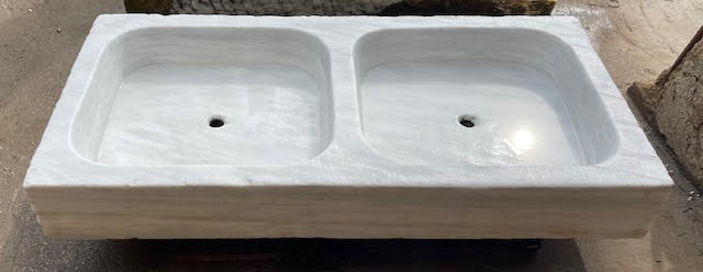 Lavabo mármol dos pozas 1,14 x 55 cm.