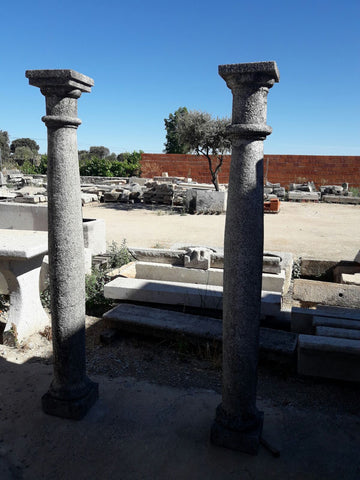 Pareja de columnas antiguas de granito
