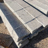Escalones de piedra de granito.