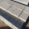 Escalones de piedra de granito.