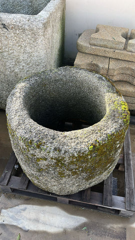Brocal de pozo muy antiguo