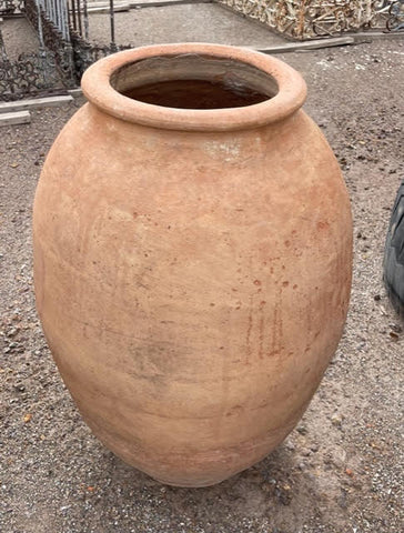 Tinaja de barro antigua