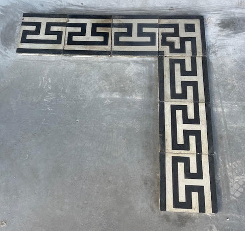 Baldosa hidráulica en cenefa