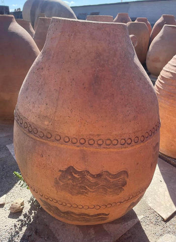Tinaja de barro antigua