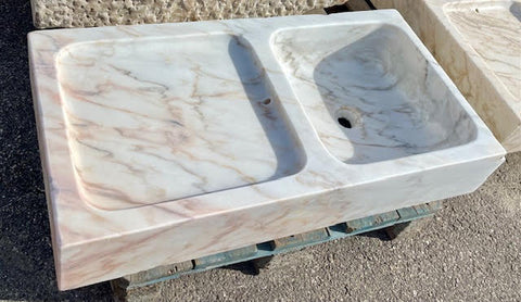 Antiguo fregadero de marmol