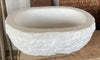 Lavabo ovalado de mármol.