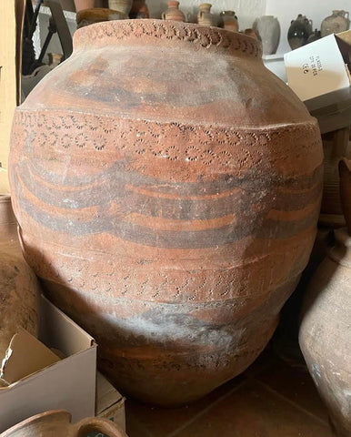 Tinaja de barro antigua