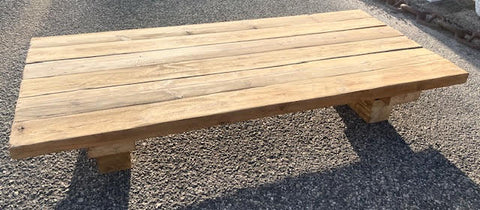 Mesa baja de madera recuperada