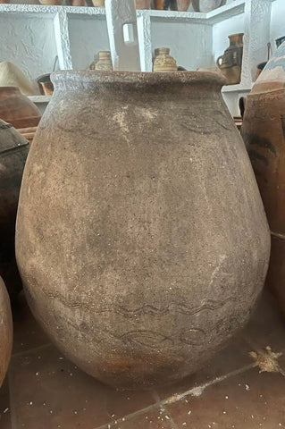 Tinaja de barro antigua