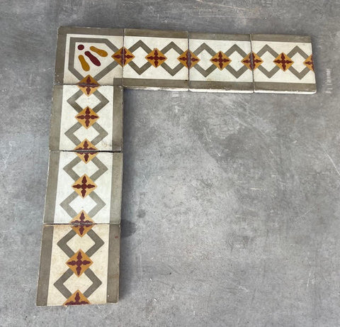 Baldosa hidráulica en cenefa