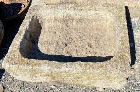 Pilón rectangular de piedra
