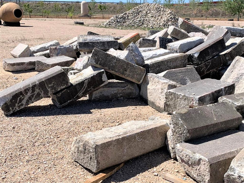 Peldaños de granito antiguo