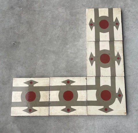 Baldosa hidráulica en cenefa