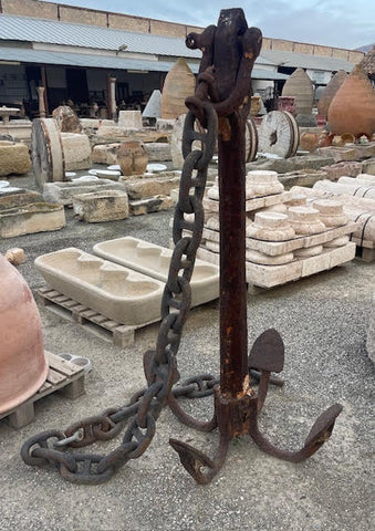 Ancla de hierro antigua de 4 puntas