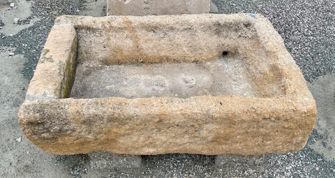 Pilón rectangular de piedra