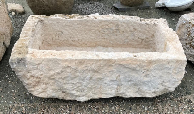 Pilón de piedra 1 metro x 51 cm.