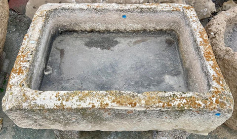 Pilón rectangular de piedra