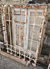 Ventana de madera con reja