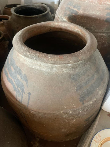 Tinaja de barro antigua