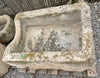 Pilón rectangular de piedra.