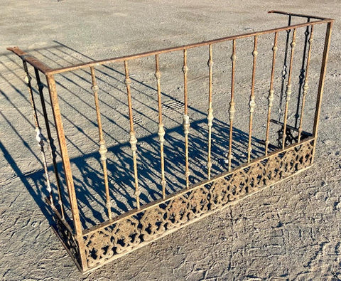 Balcón antiguo de hierro