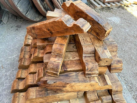 Canecillos de madera antiguos