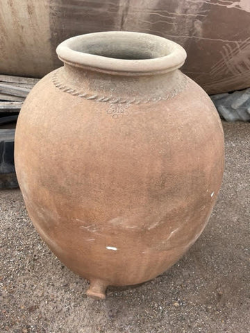 Tinaja de barro antigua