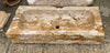 Pilónes de piedra travertino.