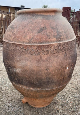 Tinaja de barro antigua