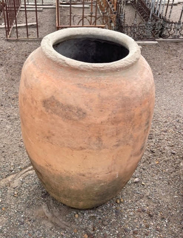 Tinaja de barro antigua