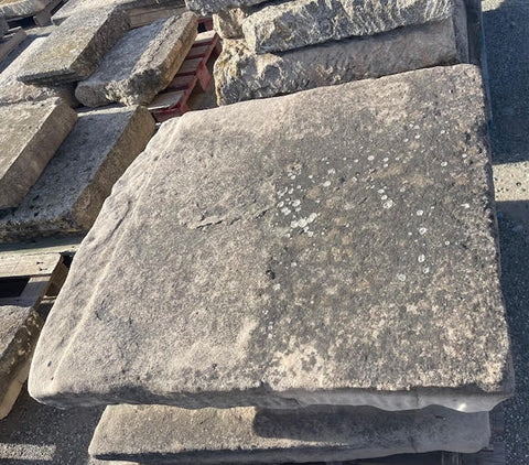 Losas antiguas de piedra grandes