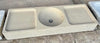 Fregadero antiguo de piedra con escurridor.