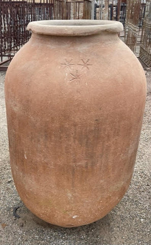 Tinaja de barro antigua