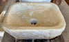 Lavabo de piedra travertino ocre.