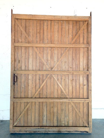 Puerta de madera corredera antigua