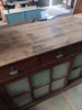 Mueble aparador antiguo.