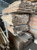 Tablones de madera antigua de molino.
