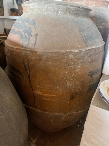 Tinaja de barro antigua
