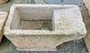 Pila de lavar antigua de piedra.