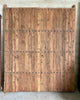 Portón de madera restaurado.