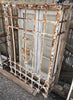 Ventana de madera con reja