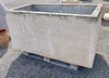 Pilón de piedra 1,61 m x 84 cm.