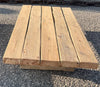 Mesa baja de madera recuperada.