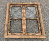 Ventana de madera con reja.