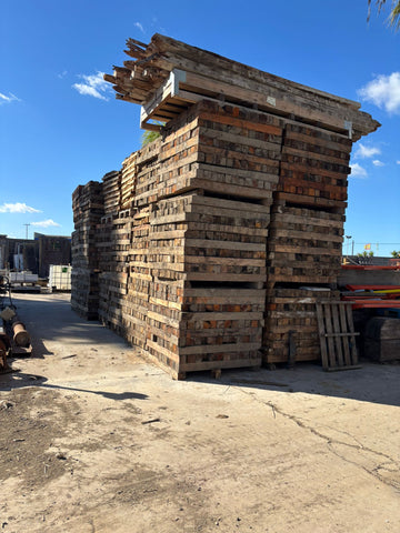 Tablones de madera antiguos de Quebracho y Pino
