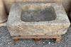 Pilón rectangular de mármol emperador.