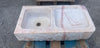Antiguo fregadero de marmol rosa.