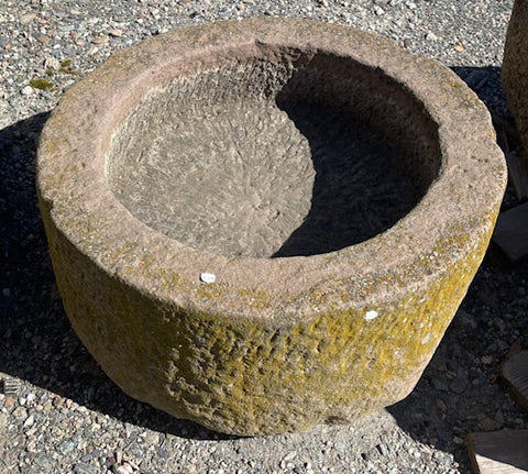 Pila de piedra roja