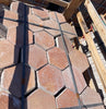 Losa de barro hexagonal.